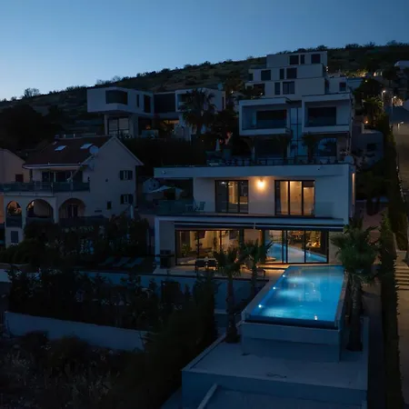 Medusa Villa *