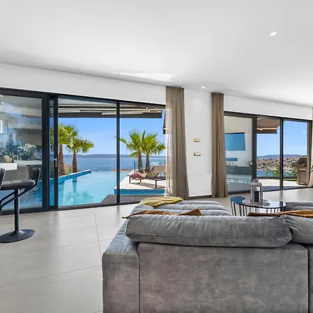 Medusa Villa *