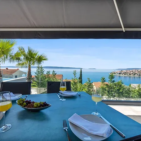 Medusa Villa *
